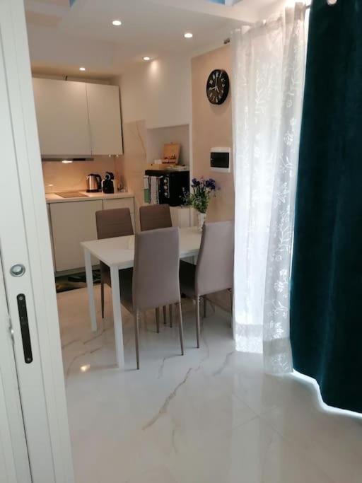 Fiumicino Aeroporto Casa Vacanze Iris ภายนอก รูปภาพ