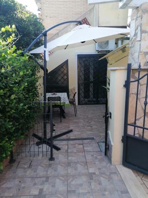 Fiumicino Aeroporto Casa Vacanze Iris ภายนอก รูปภาพ